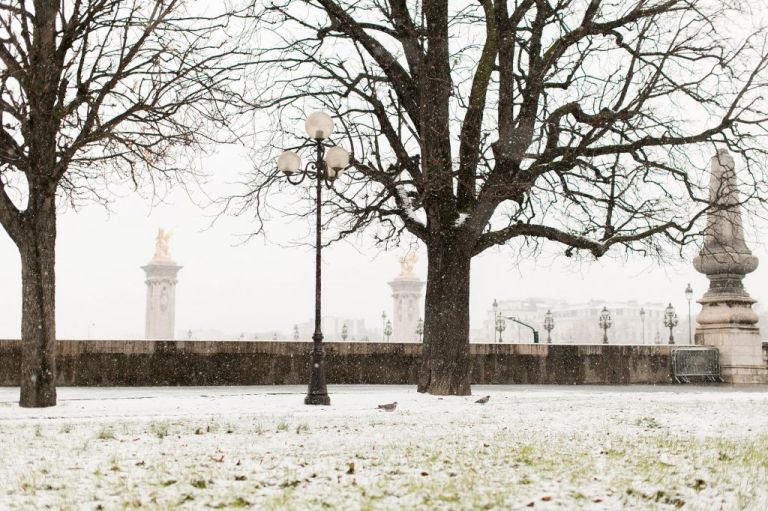 snow in paris at pont alexandre 02