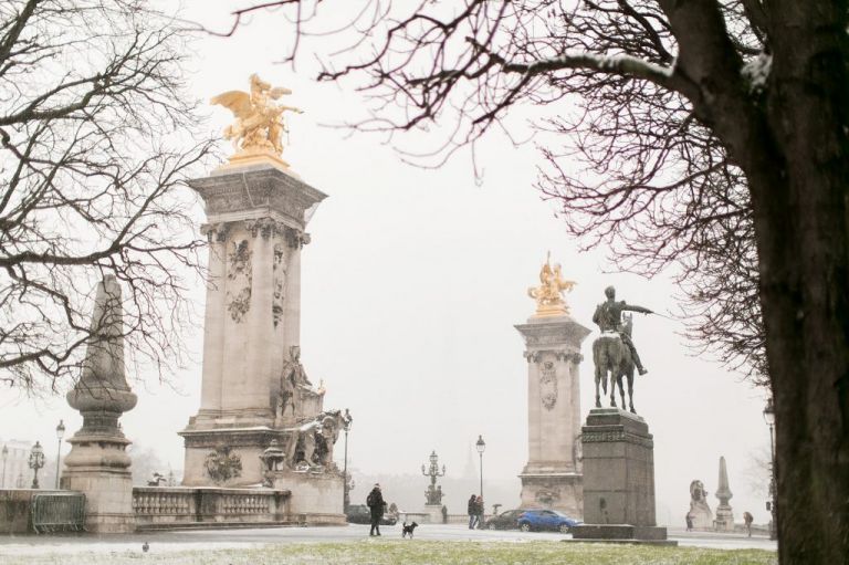 snow in paris at pont alexandre 03