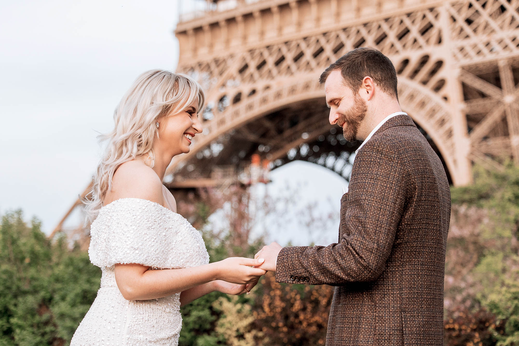 Paris Elopement sunset at Eiffel Tower 03