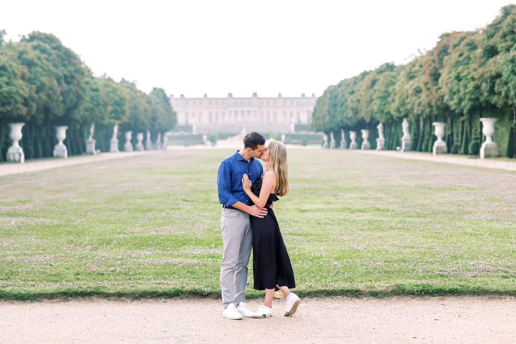 Couple kissing at Palace of Versailles