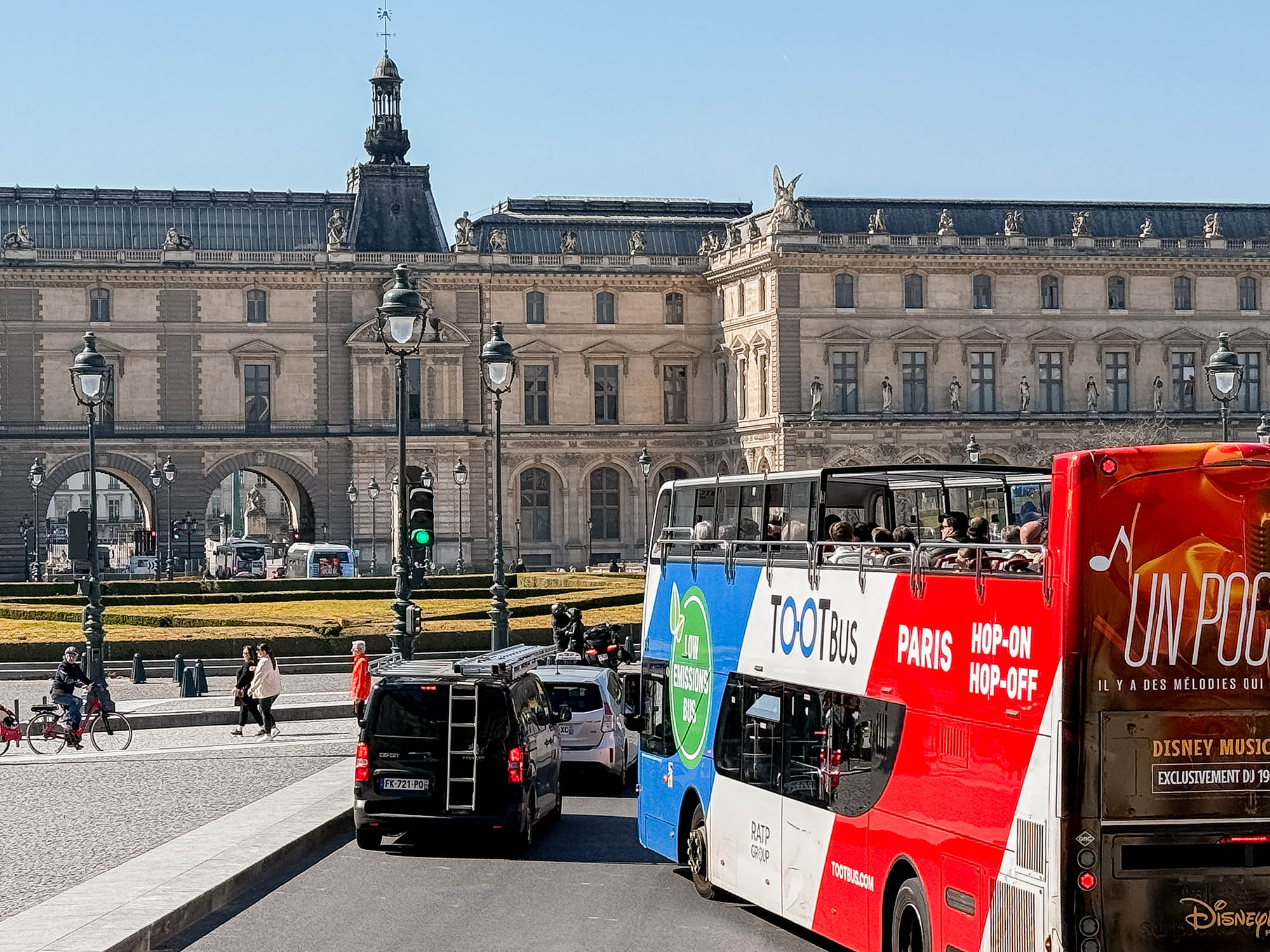 tootbus hop on hop off bus in paris