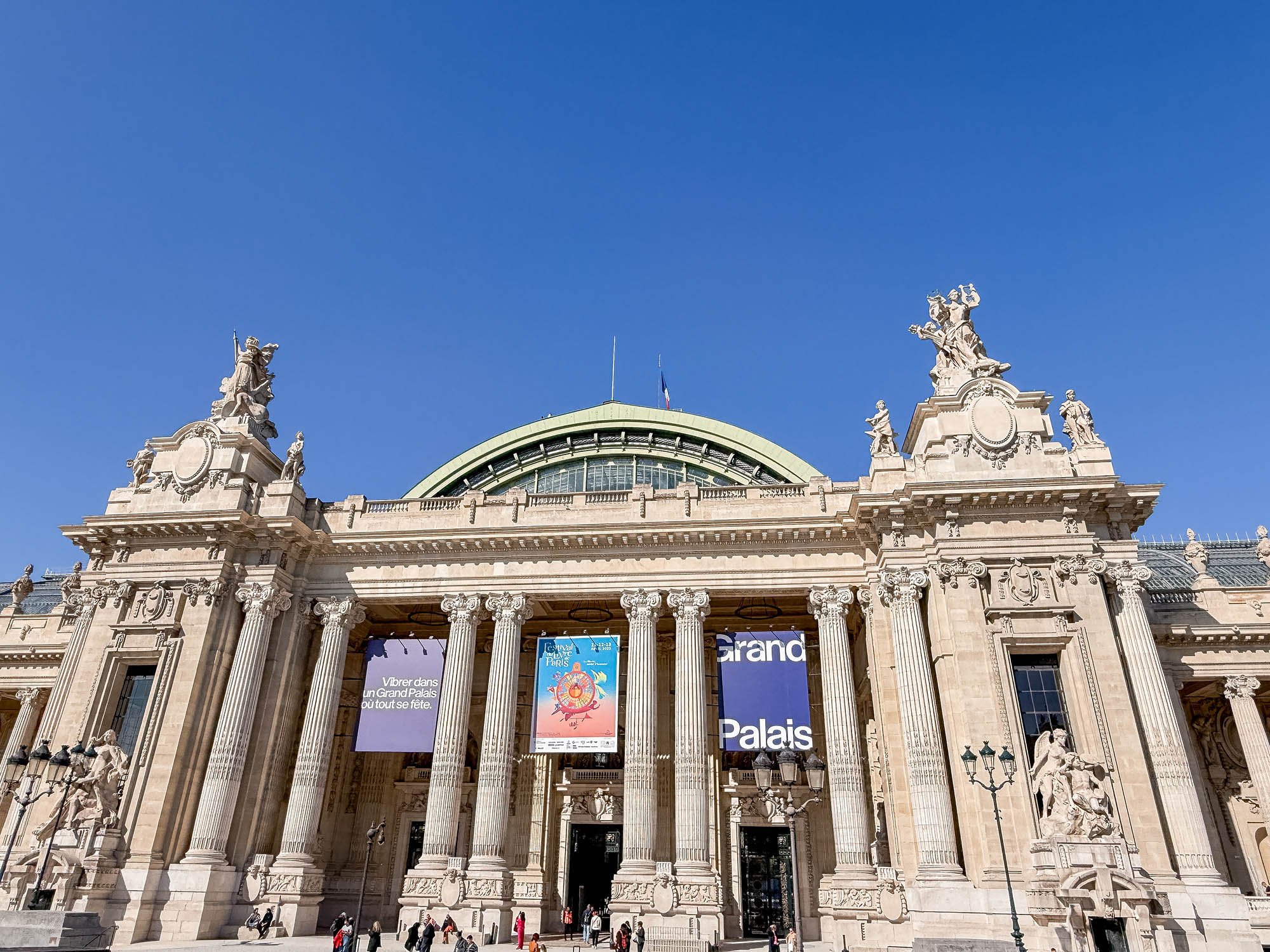 grand palais seen from paris hop on hop off bus tour
