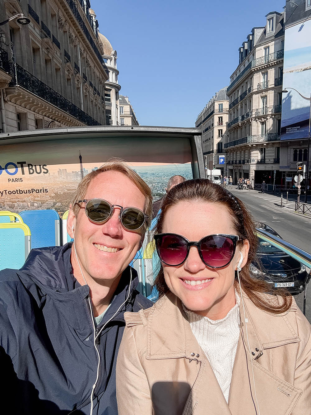 couple enjoying the tootbus hop on hop off bus tour in paris