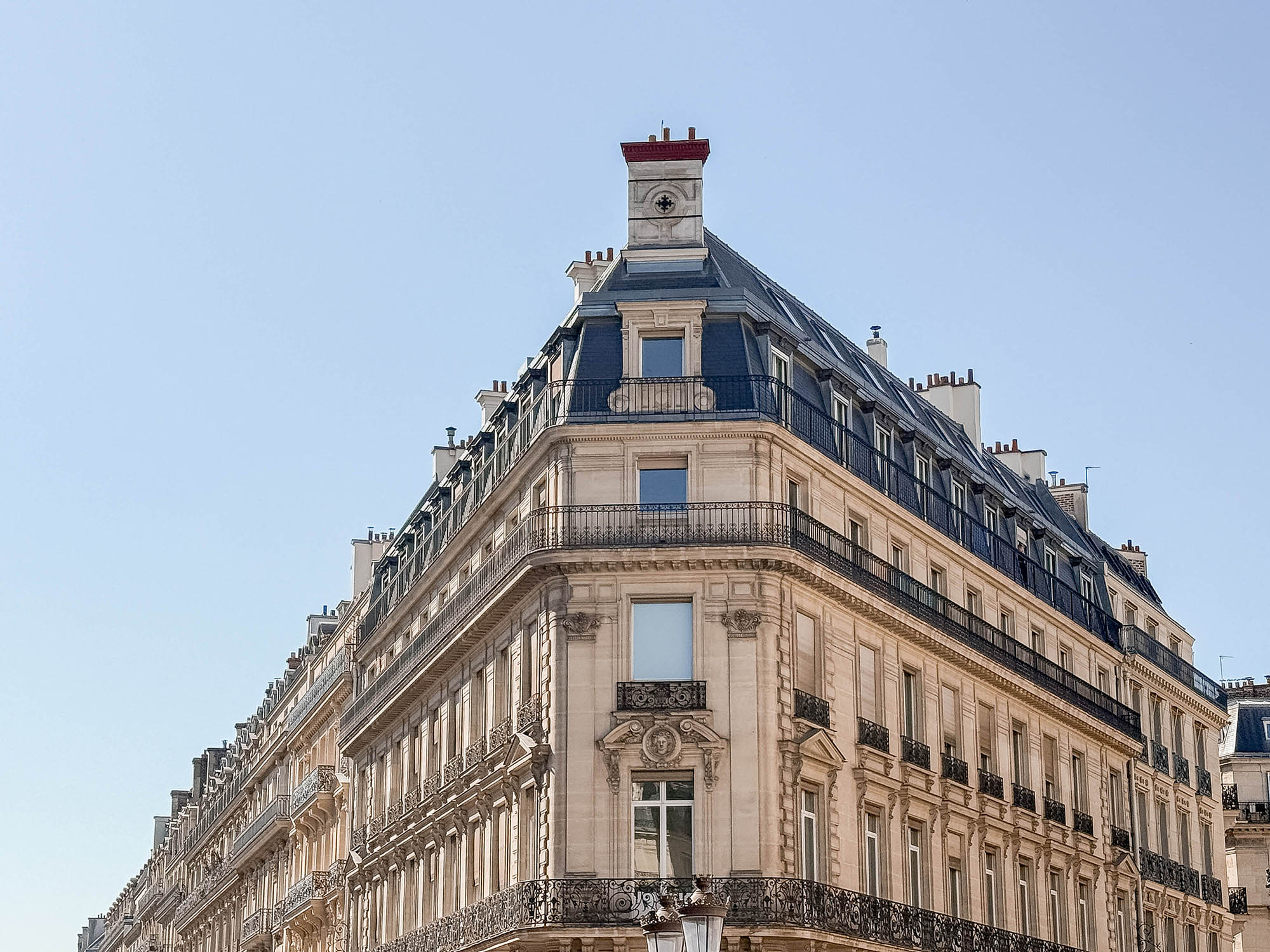 paris architecture seen from paris hop on hop off bus tour