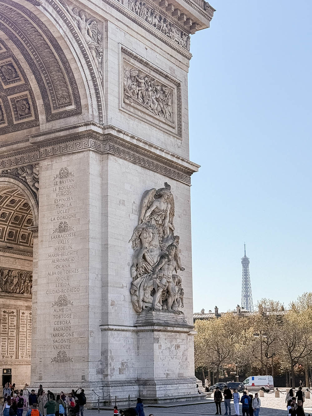 arc de triomphe and eiffel tower seen from a hop on hop off bus