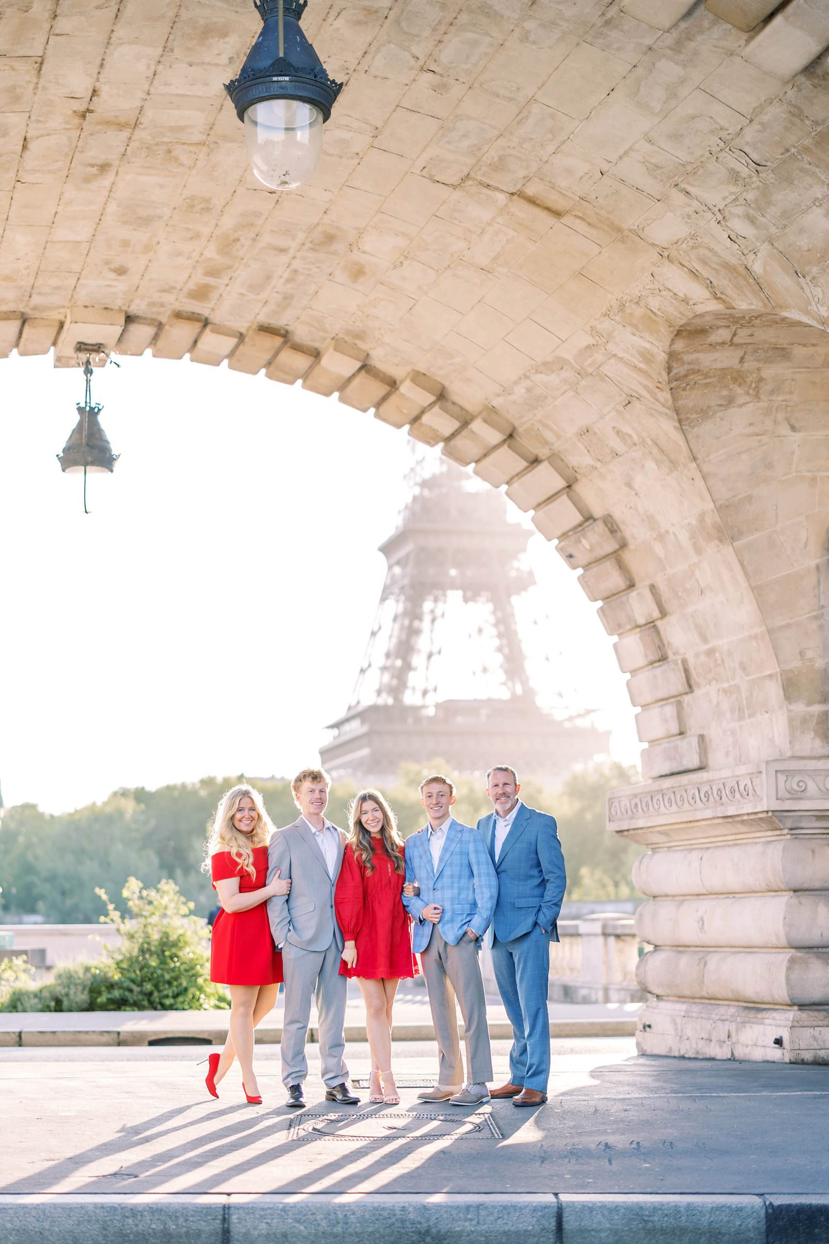 family portrait on pont bir hakeim in paris, paris photographer