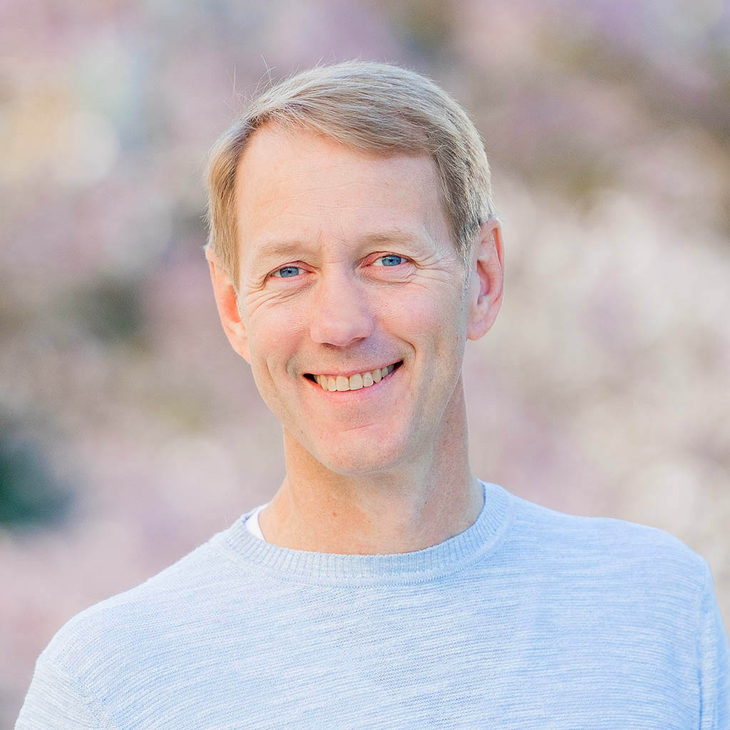 american photographer in paris - doug with l'amour de paris