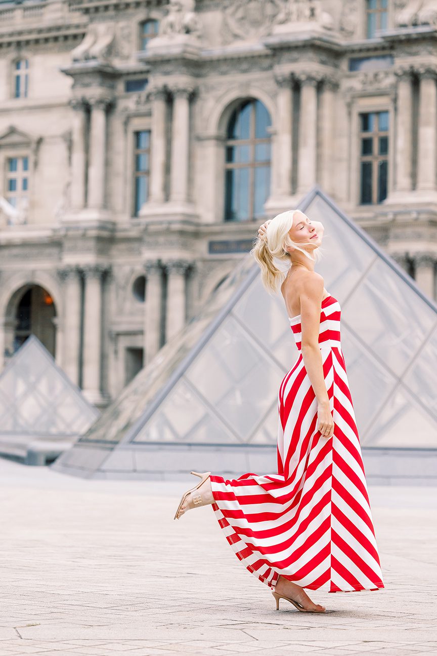 senior photos in paris at the louvre