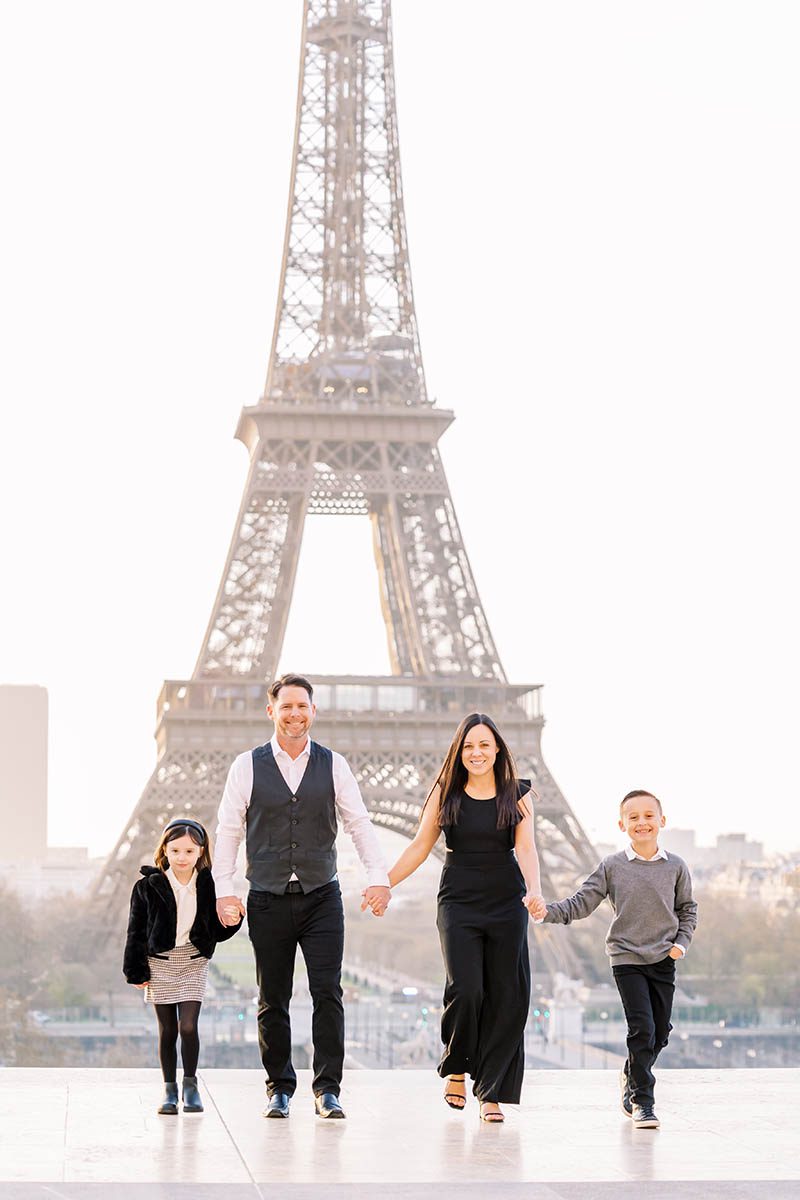 Paris family portrait in front of eiffel tower